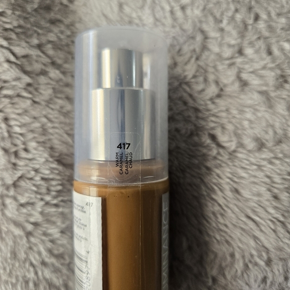 Revlon Illuminance Skin-Caring foundation 417 5% Squalame Hyaluronic Acid - Picture 3 of 4